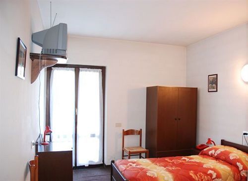 Hotel Ristorante Sassi Rossi Taceno Экстерьер фото