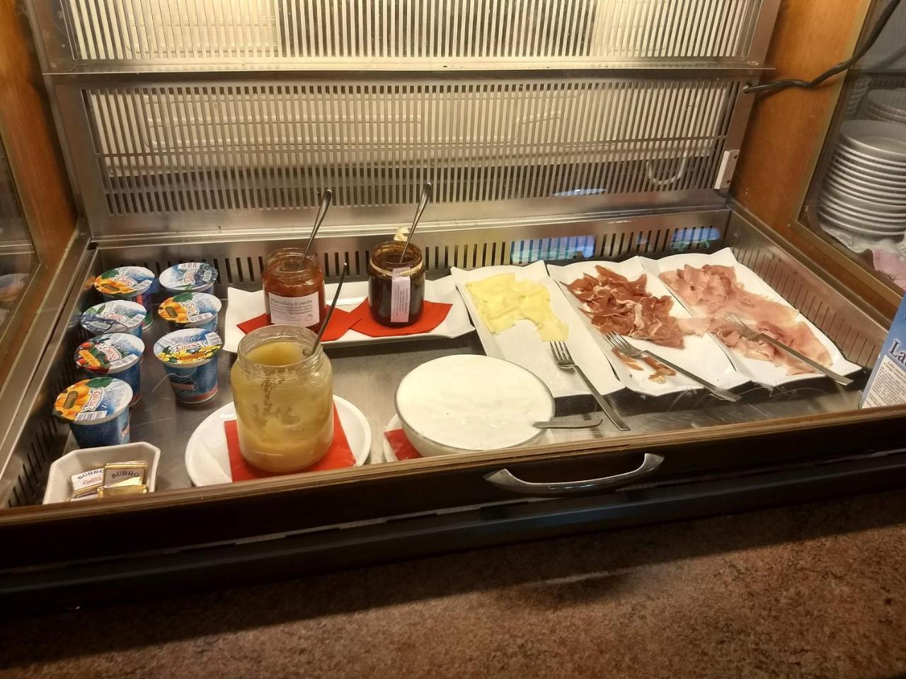 Hotel Ristorante Sassi Rossi Taceno Экстерьер фото
