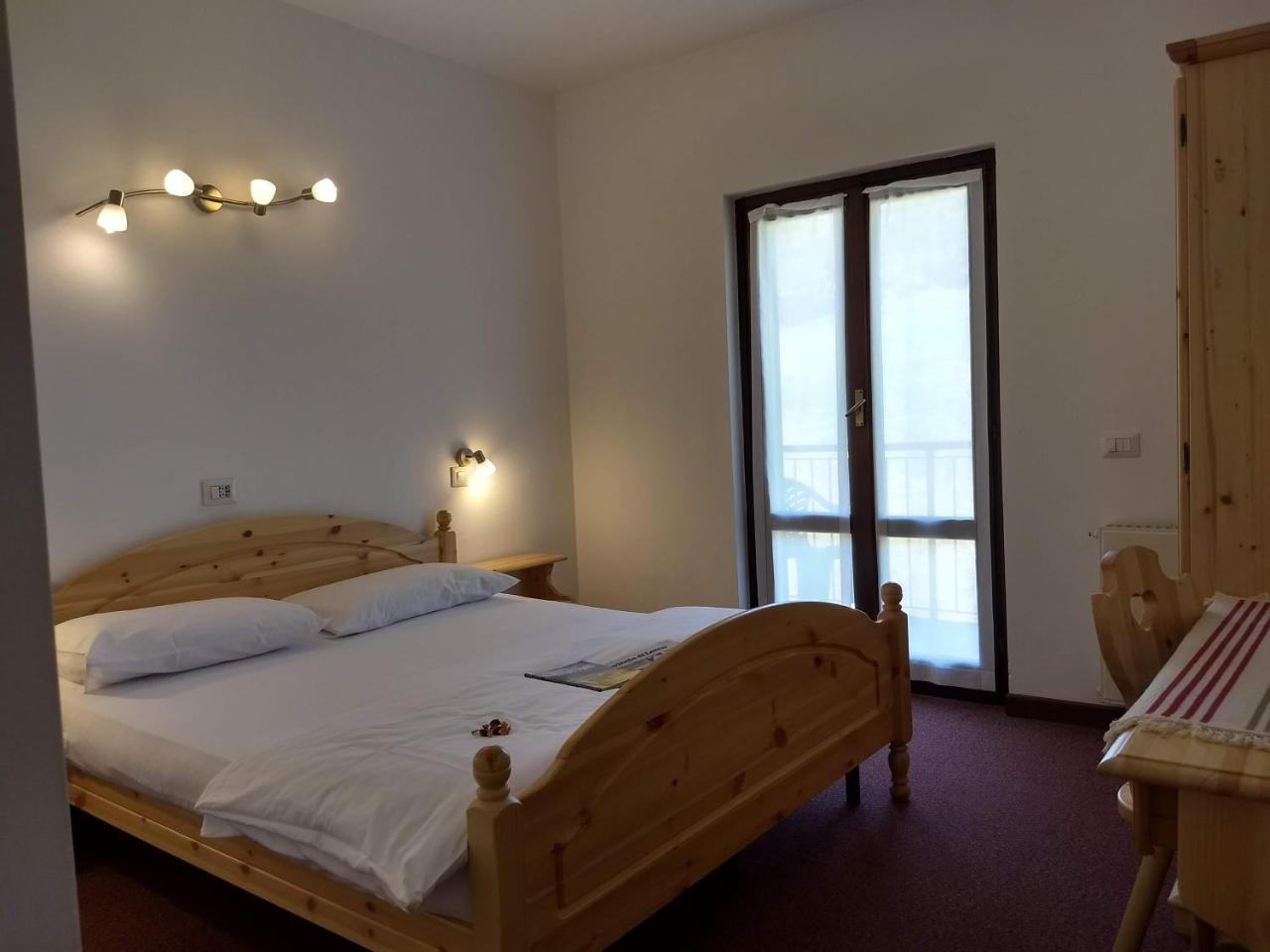 Hotel Ristorante Sassi Rossi Taceno Экстерьер фото